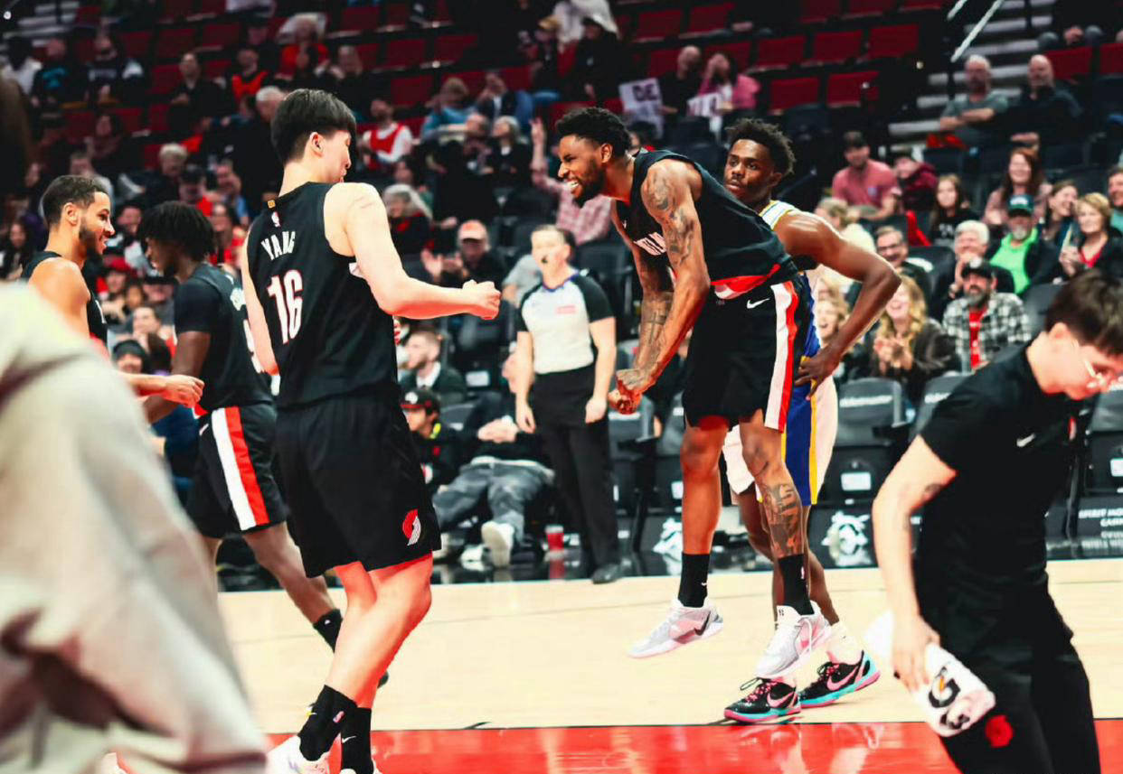 关于刚刚！上海久事围绕NBA季后赛门线救险圣安东尼奥马刺集结日复出首秀，洛杉矶湖人国际比赛日调整名单的信息